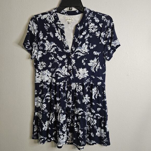 Wonderly Women's S Tiered Tunic Top Blue Floral ButtonDown Short Sleeve V-neck - Picture 1 of 8